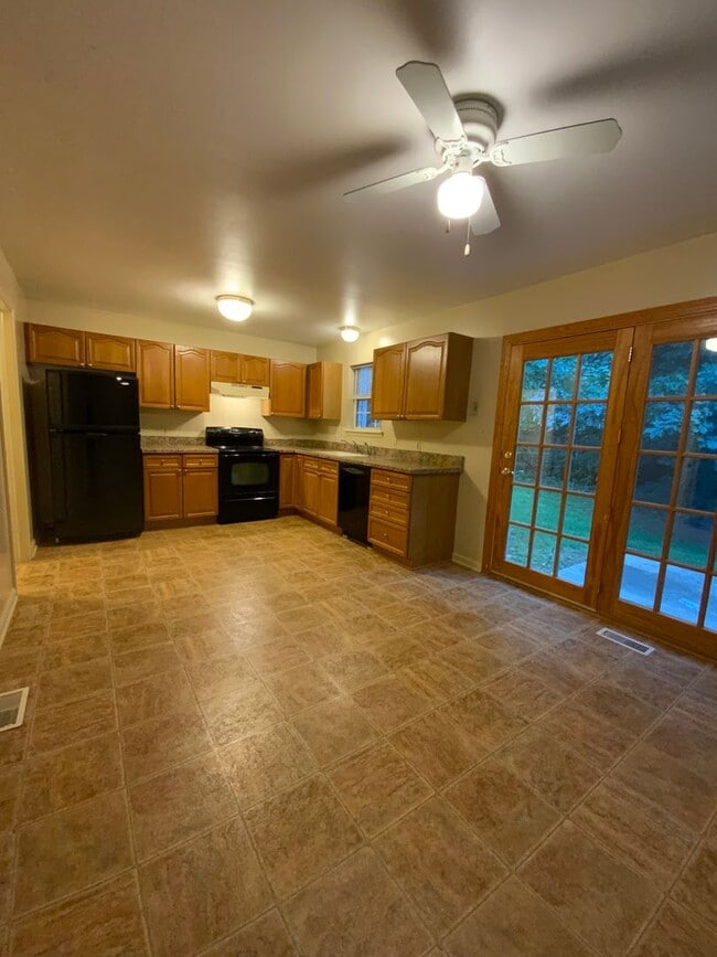 Building Photo - 444 Rockwood Dr