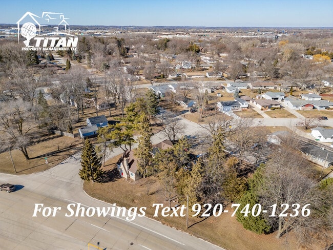 Building Photo - Updated 3 Bedroom Town Home