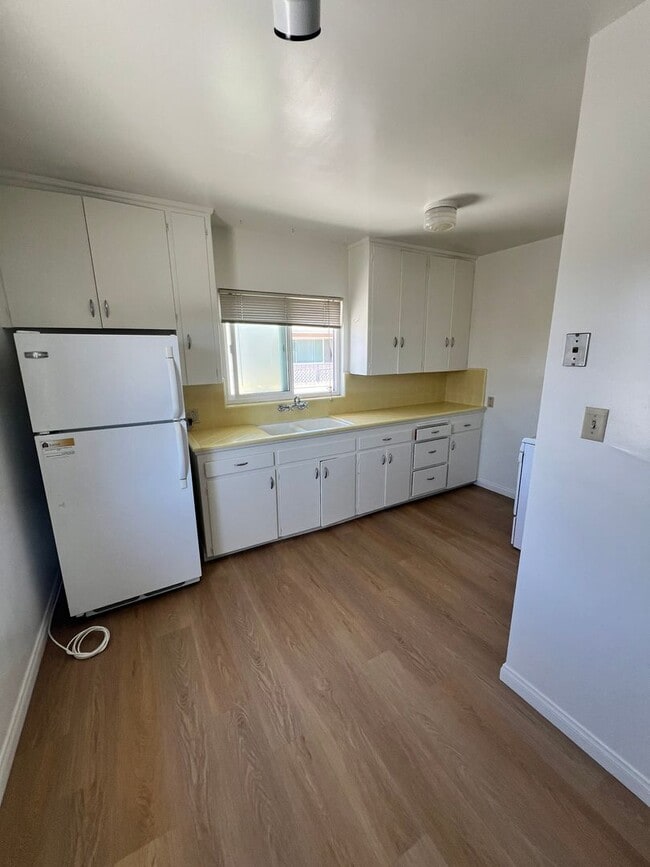 Building Photo - Midtown Ventura - 1 bedroom, 1 bathroom up...