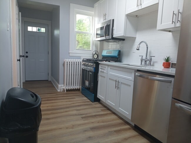 New kitchen - 216 Homewood Ter
