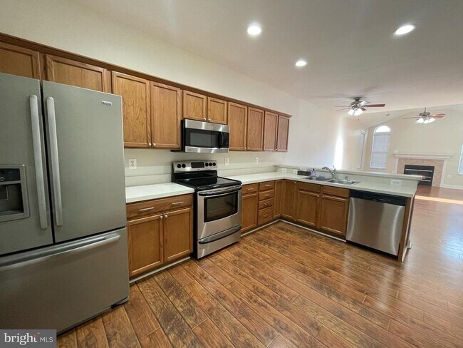Building Photo - 6242 Autumn Leaf Dr