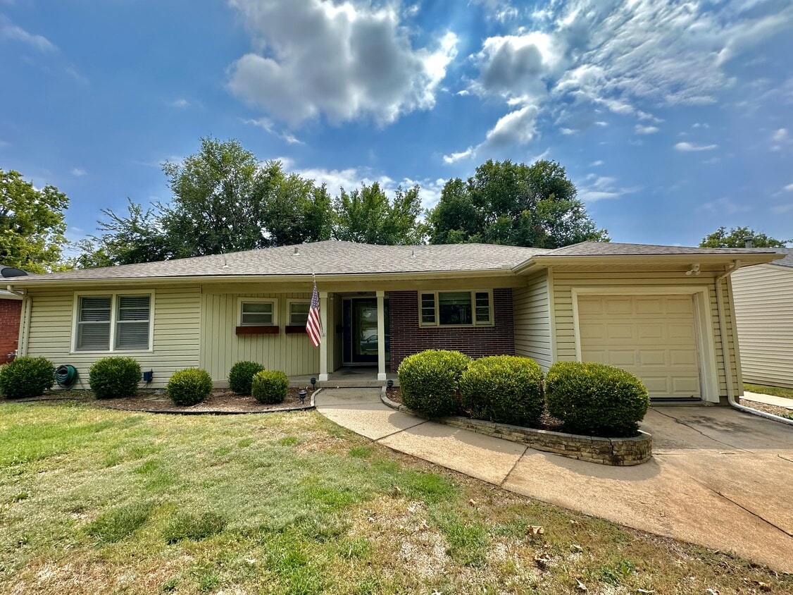 Street view of home - 5819 Blueridge St
