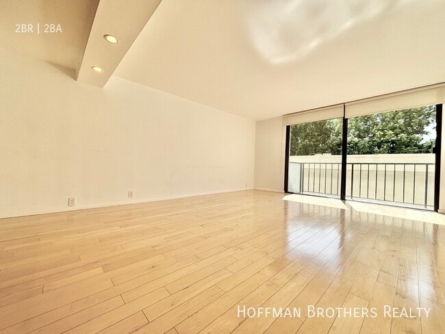Building Photo - 10535 Wilshire Blvd