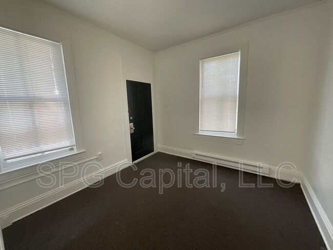 Building Photo - 709 W Princess St