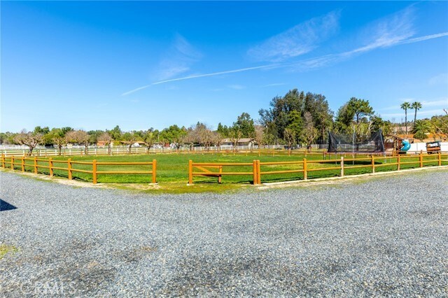 Foto del edificio - 43991 John Warner Rd
