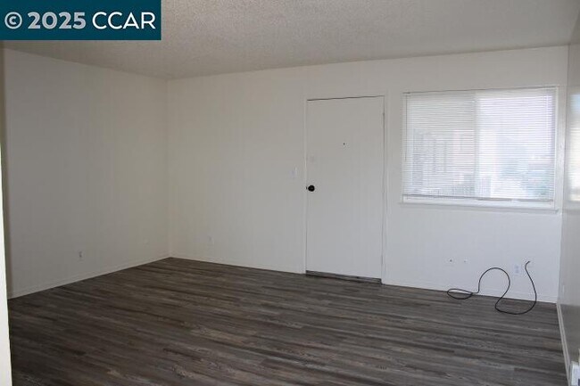 Foto del edificio - 5234 Sacramento Ave