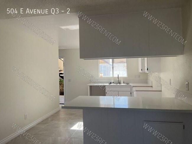 Foto del edificio - 504 E Ave Q3