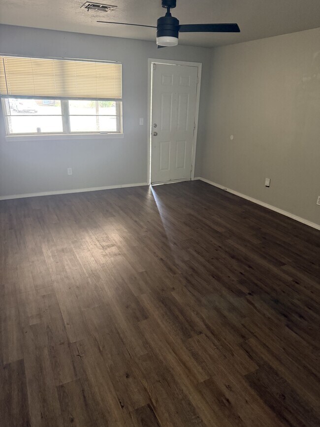 Building Photo - 507 Meadow Lake Dr
