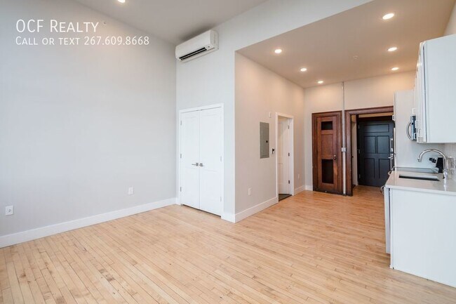 Building Photo - 1300 S 19th St