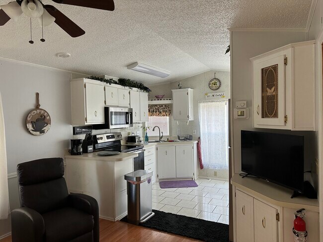 Building Photo - 37612 Wallington Dr