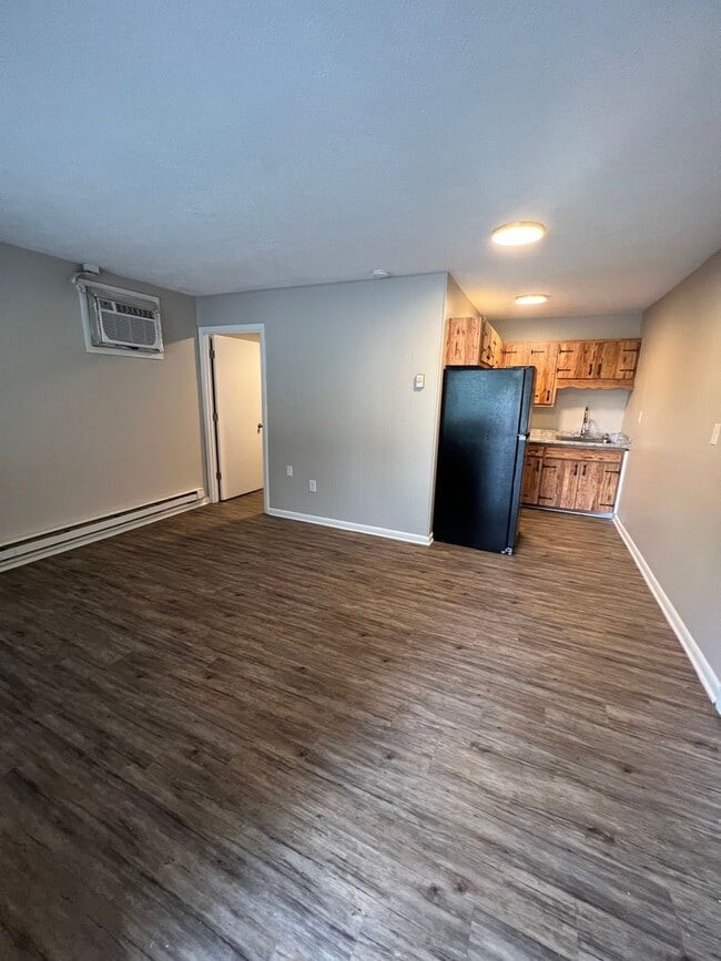 Building Photo - 1-Bedroom Apartment Ready for Move-In!