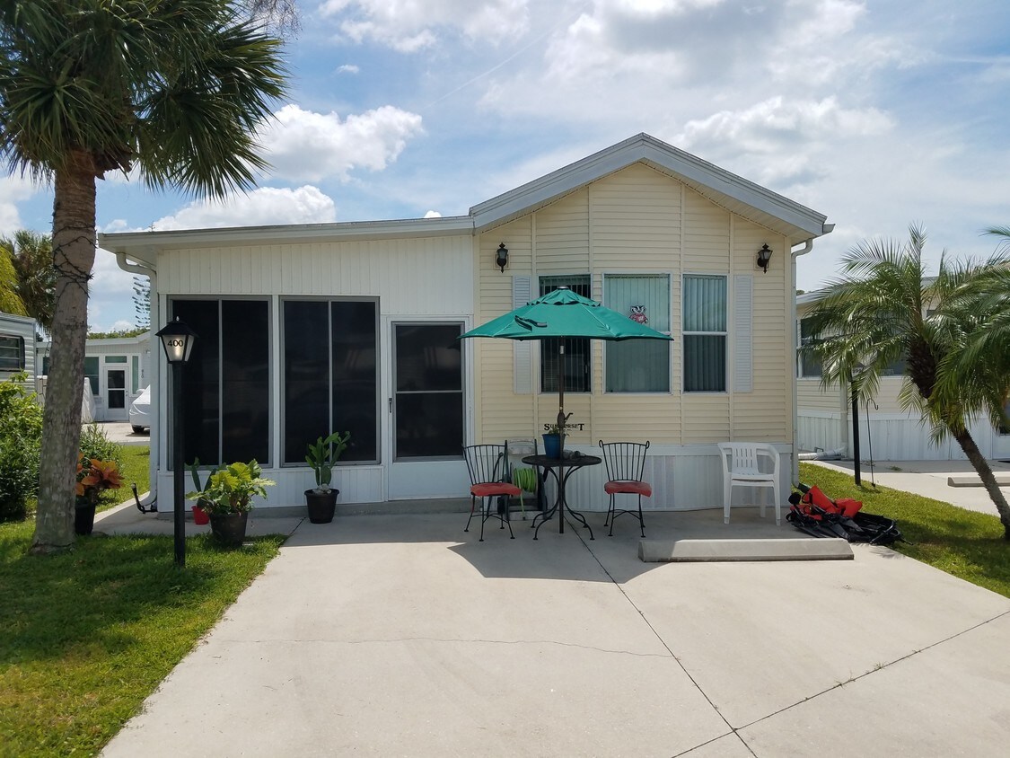 1674 University Pkwy, Sarasota, FL 34243 Condo for Rent in Sarasota