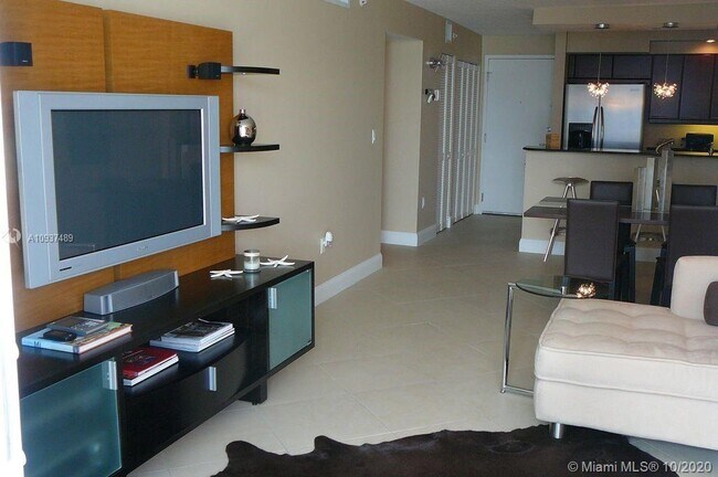 Building Photo - 6917 Collins Ave