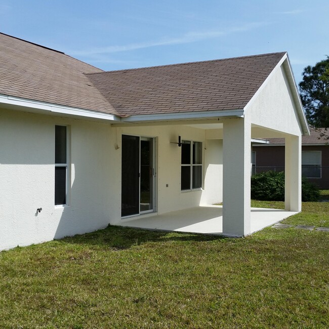 Foto del edificio - 5704 NW Croton Ave