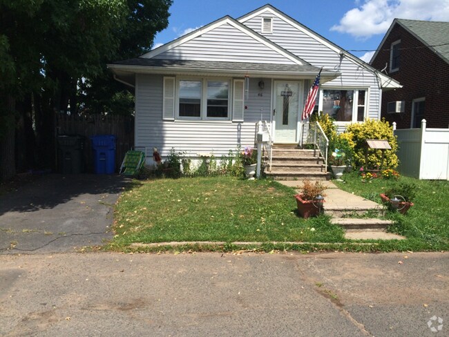 First Iselin Apartments for Rent with a Garage - Iselin, NJ - Updated