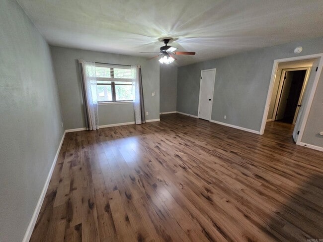 Foto del edificio - 6637 Grayson Dr