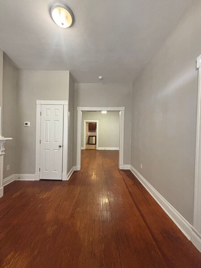 Foto del edificio - Well Kept 3 Bedroom 1.5 Bathroom Duplex Located in Historic Port Norfolk