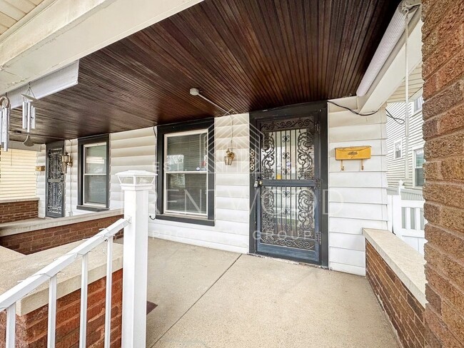 Building Photo - Charming 3-Bedroom Home with Modern Kitche...
