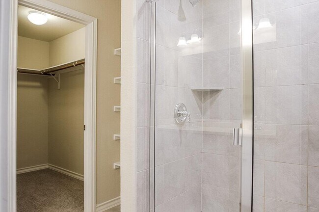Foto del edificio - 5306 Golden Canary Ln