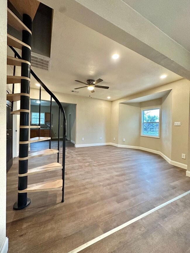 Foto del edificio - COMING MAY 2026!!! - Fully Remodeled 3-Bedroom Home w/ Bonus Room!!
