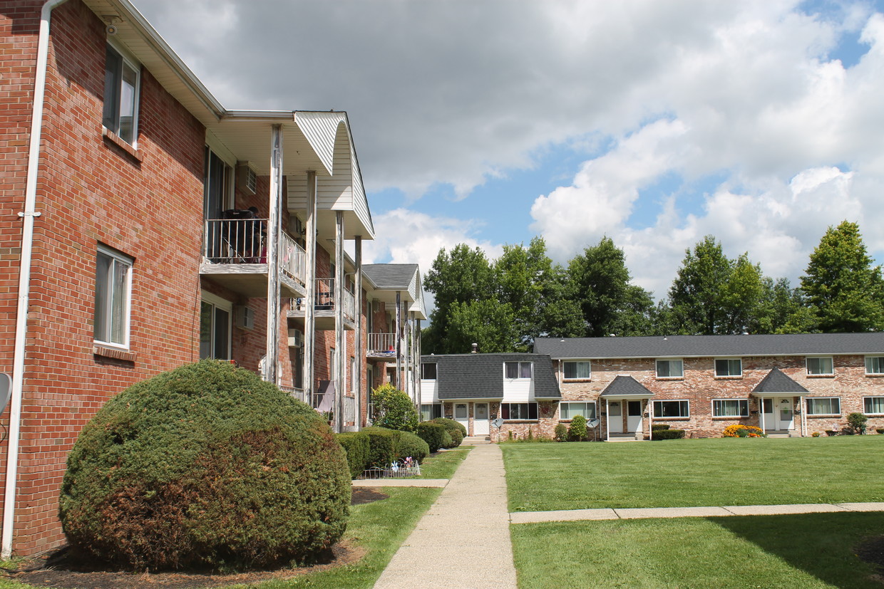 Primary Photo - Lancer Court