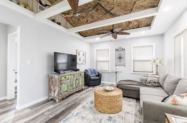 Foto del edificio - Furnished Beachside Retreat – Steps from the Sand!