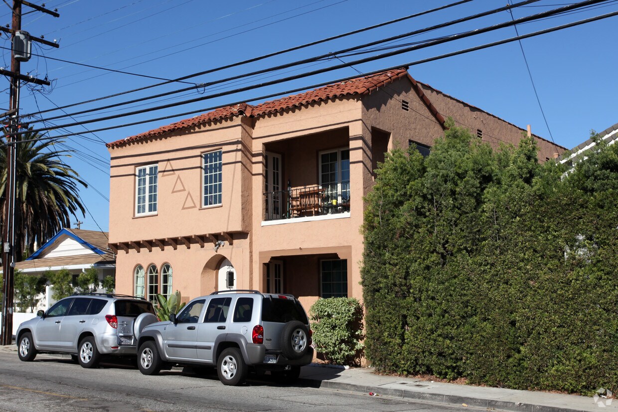 Primary Photo - 3831 E 10th St