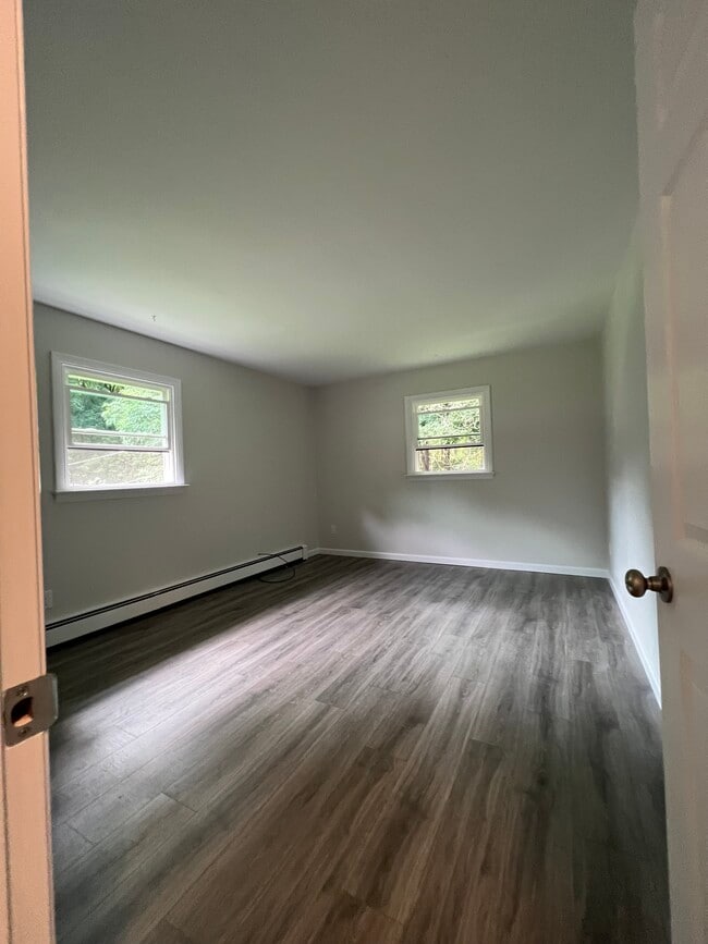 Building Photo - 30 Village View Ln
