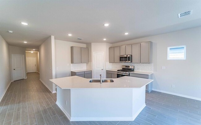 Building Photo - 141 Yellowstone Dr