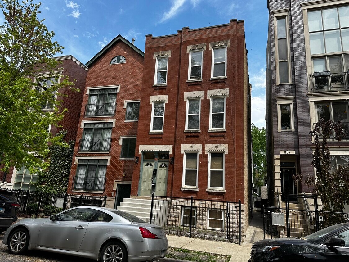Primary Photo - 869 N Hermitage Ave