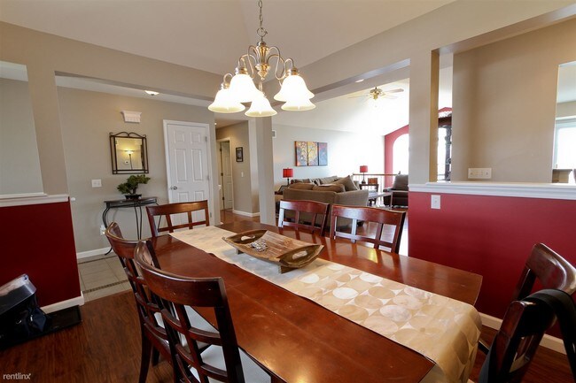 Building Photo - 111 Sumac Dr