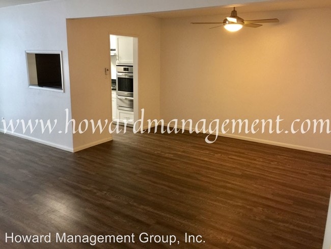 Building Photo - 537 San Vicente Blvd
