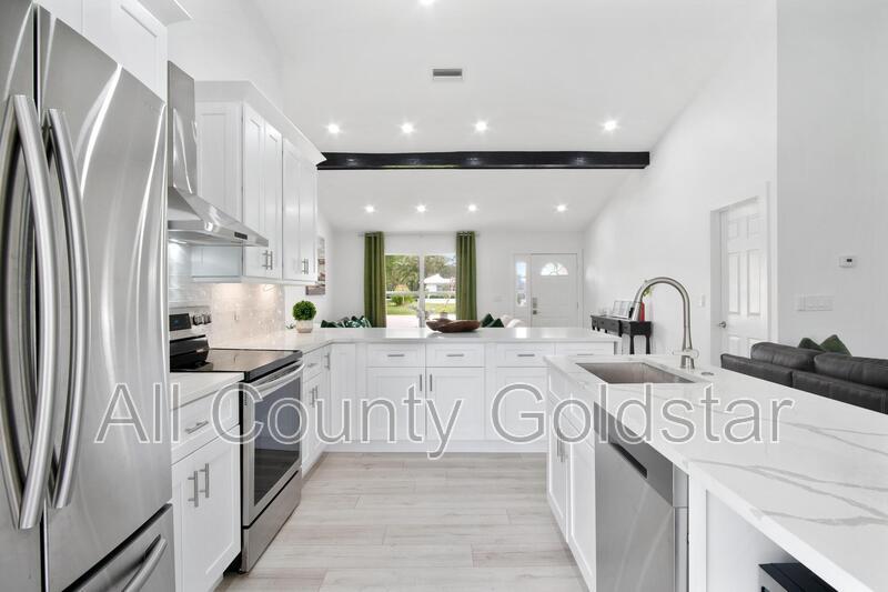 Primary Photo - 1719 Camelia Ln