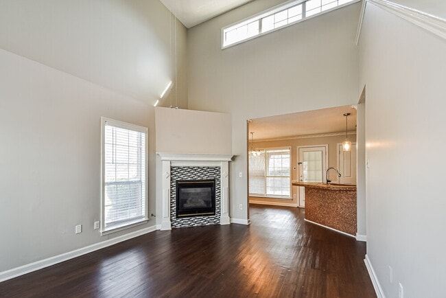 Building Photo - 6844 Charlotte Dr