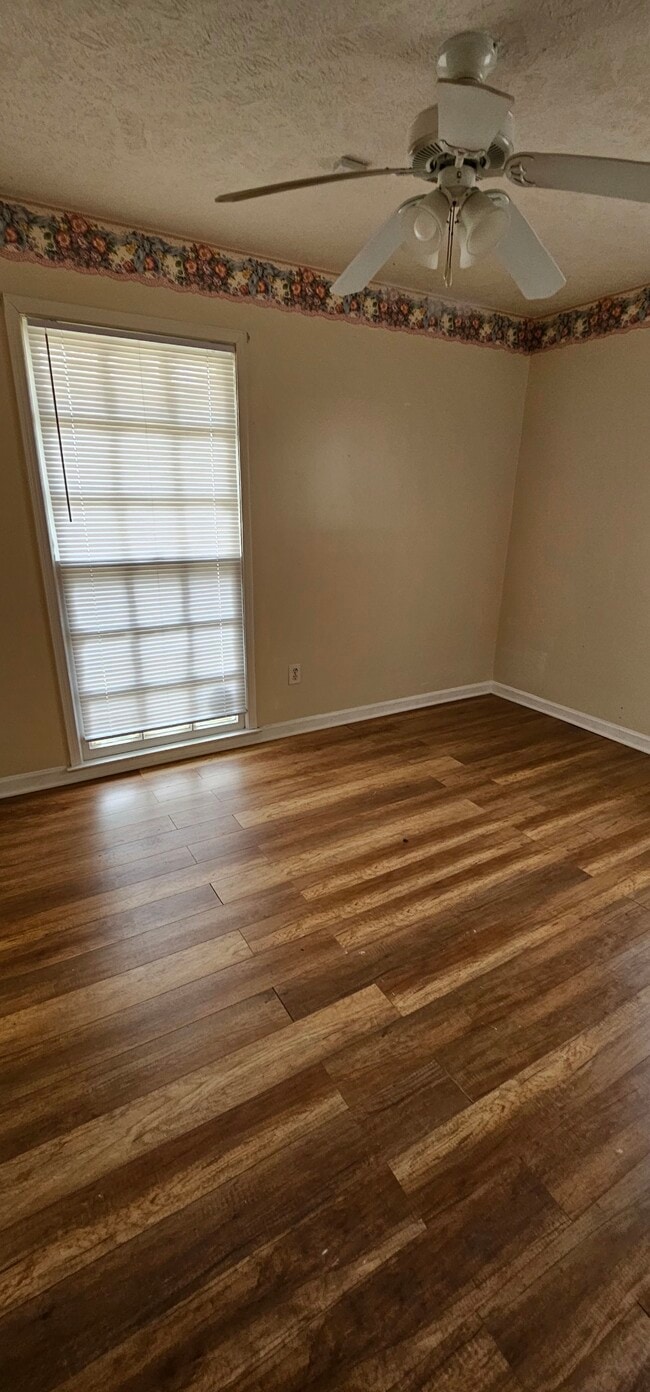 Building Photo - 4365 Sunshine Dr