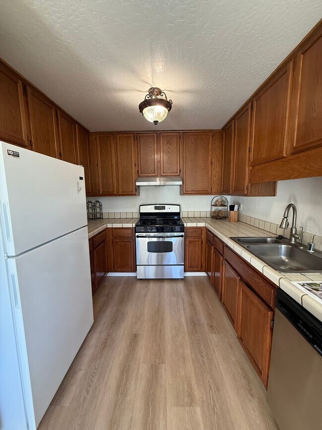 Foto del edificio - Light-Filled Modern 3 Bedroom Townhome