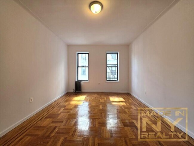 Foto del edificio - 2 bedroom in SUNNYSIDE NY 11104