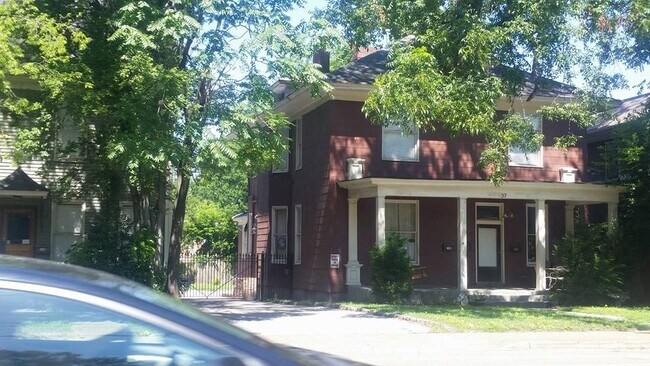 Foto del edificio - 37 S McLean Blvd