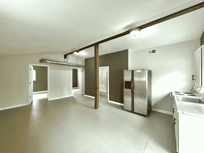Foto del edificio - Ultimate Downtown Studio Vibes for Only $1,050/Mo!