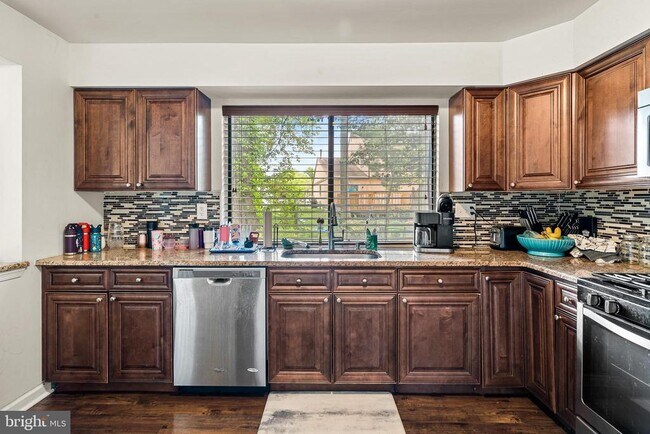 Building Photo - 6 Goshawk Ct