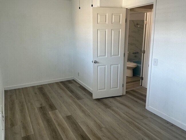 Building Photo - 1276000