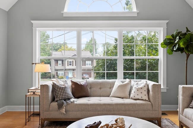 Building Photo - 4 bedroom 2.5 bath house with lawncare, in...