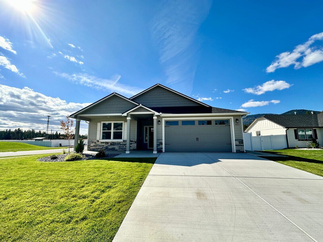 Primary Photo - New Build Model Home for Rent Now in Hadle...