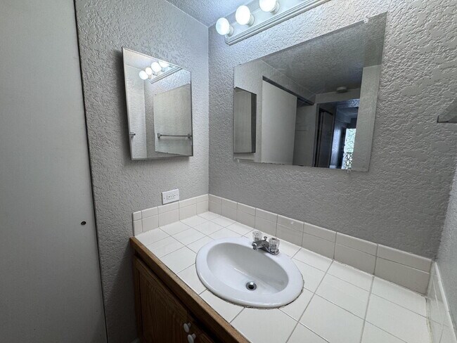 Foto del edificio - 655 N Pearl St