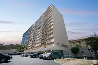 Building Photo - 801 Ala Nioi Pl