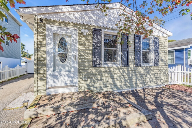 Building Photo - 617 McKinley Ave