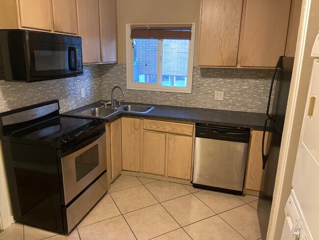 Foto del edificio - 4176 Highland Dr