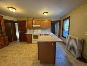 Building Photo - 51 Grove St