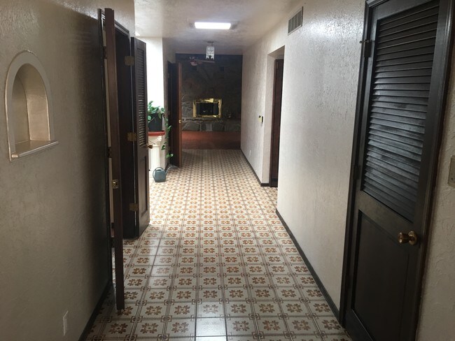 Foto del edificio - 6940 Arvilla Pl NE