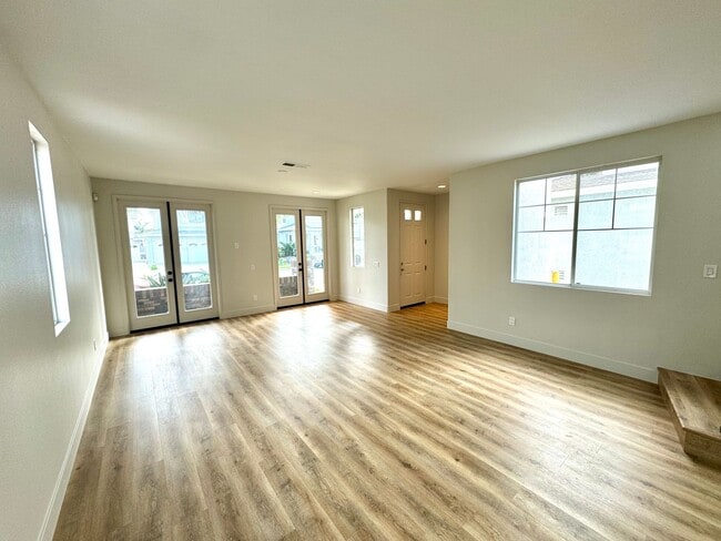 Building Photo - Newly Remodeled 4B/2.5BA House in Carlsbad...